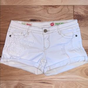 Hot Kiss White Denim Short, Size 7
